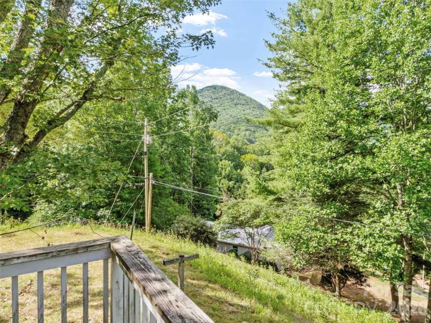 144 Florida Hill Drive, Green Mountain, NC 28740.  MLS# CAR4403040, YatesRealty ID 39914. 