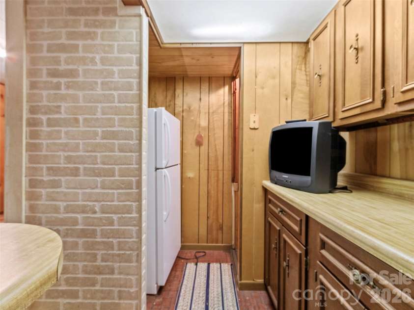 144 Florida Hill Drive, Green Mountain, NC 28740.  MLS# CAR4403040, YatesRealty ID 39914. 