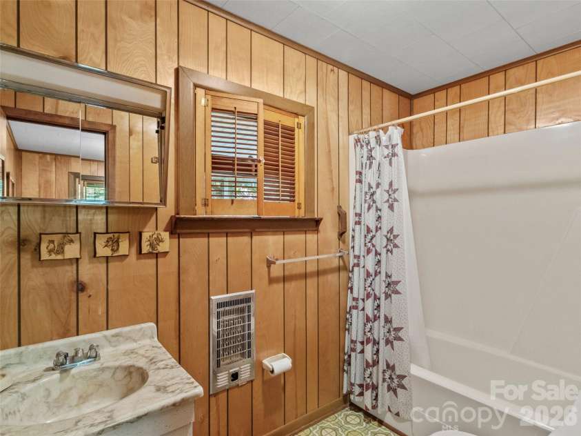 144 Florida Hill Drive, Green Mountain, NC 28740.  MLS# CAR4403040, YatesRealty ID 39914. 