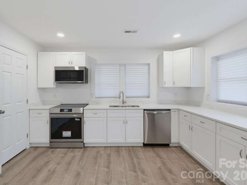 2211 Second Street, Gastonia, NC 28054.  MLS# CAR4407580, YatesRealty ID 39915. 