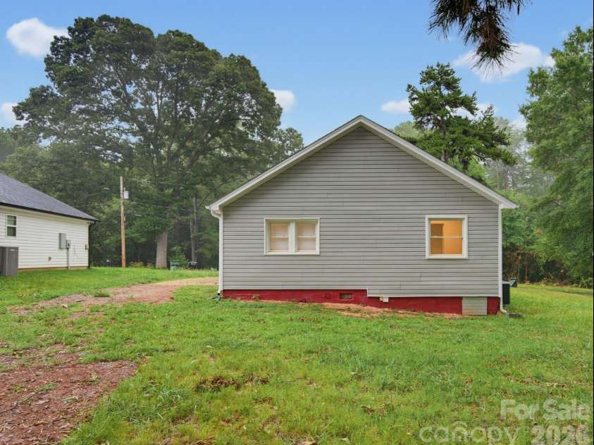 2211 Second Street, Gastonia, NC 28054.  MLS# CAR4407580, YatesRealty ID 39915. 