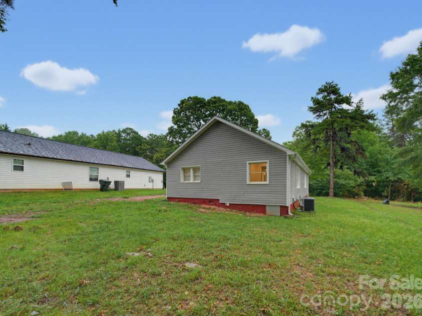2211 Second Street, Gastonia, NC 28054.  MLS# CAR4407580, YatesRealty ID 39915. 