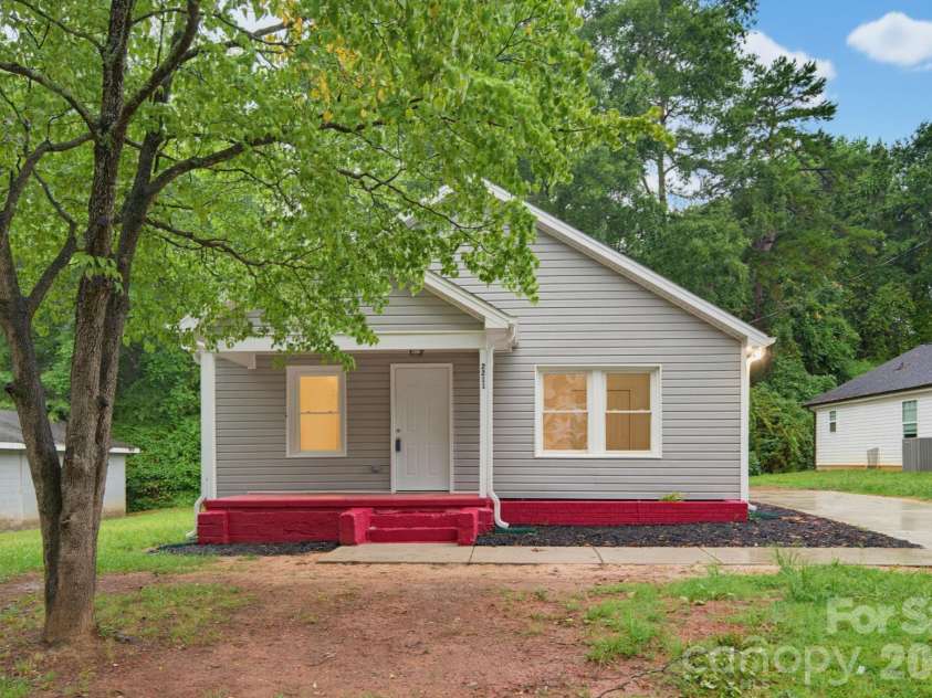 2211 Second Street, Gastonia, NC 28054.  MLS# CAR4407580, YatesRealty ID 39915. 