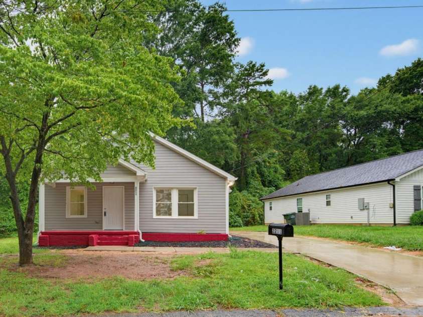 2211 Second Street, Gastonia, NC 28054.  MLS# CAR4407580, YatesRealty ID 39915. 