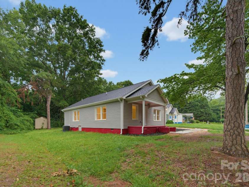2211 Second Street, Gastonia, NC 28054.  MLS# CAR4407580, YatesRealty ID 39915. 