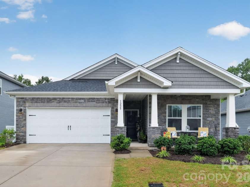 1229 Morehead Drive, Salisbury, NC 28144.  MLS# CAR4407670, YatesRealty ID 39916. 