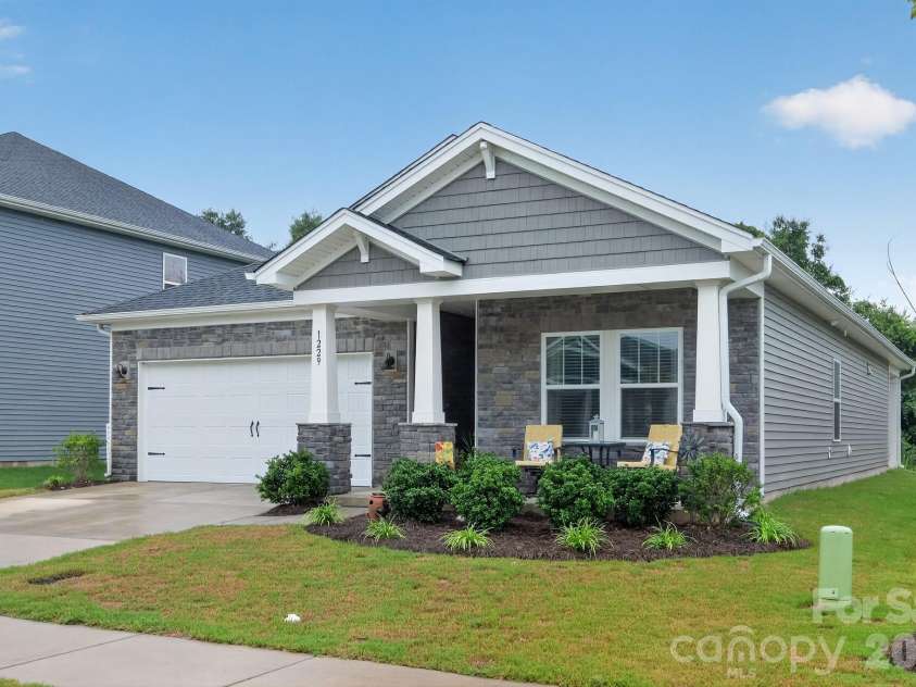 1229 Morehead Drive, Salisbury, NC 28144.  MLS# CAR4407670, YatesRealty ID 39916. 