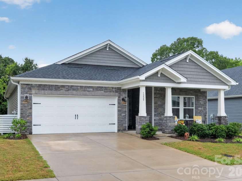 1229 Morehead Drive, Salisbury, NC 28144.  MLS# CAR4407670, YatesRealty ID 39916. 