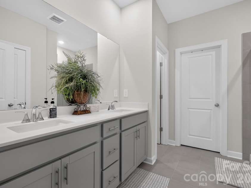 1229 Morehead Drive, Salisbury, NC 28144.  MLS# CAR4407670, YatesRealty ID 39916. 