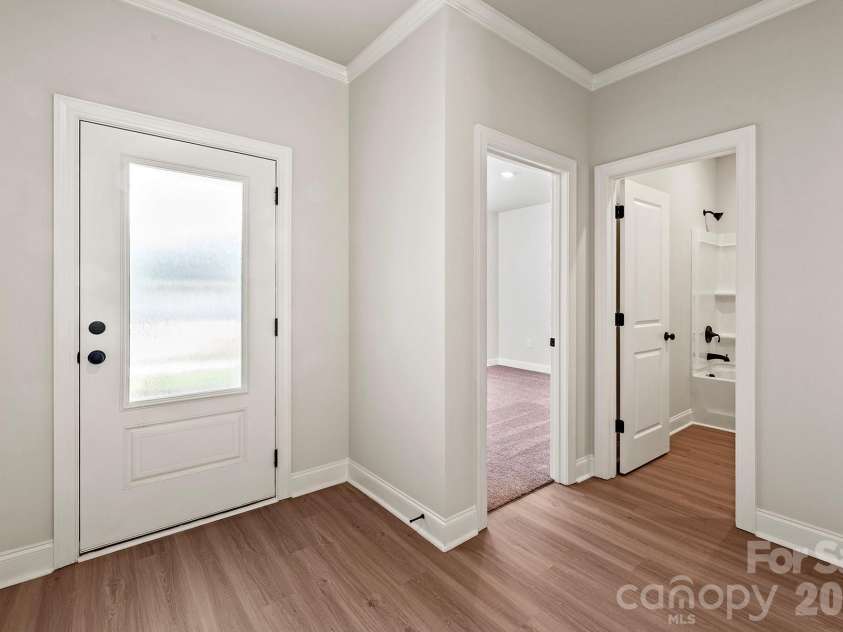 8121 Cravat Court, Charlotte, NC 28215.  MLS# CAR4407702, YatesRealty ID 39917. 