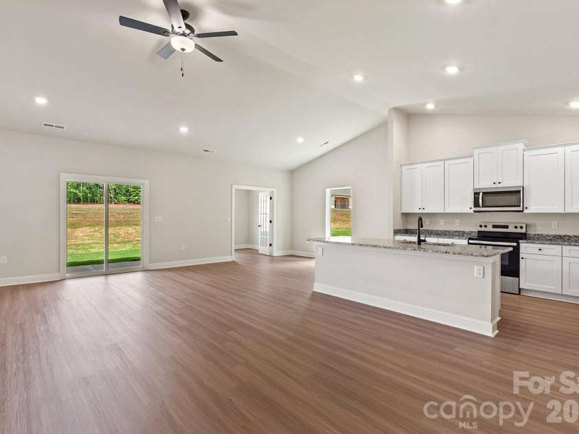 8121 Cravat Court, Charlotte, NC 28215.  MLS# CAR4407702, YatesRealty ID 39917. 