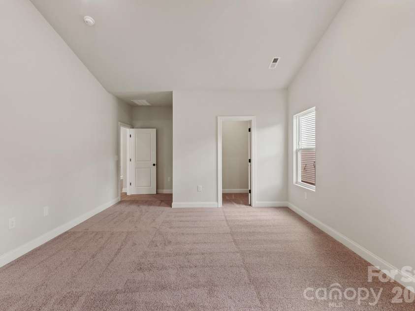 8121 Cravat Court, Charlotte, NC 28215.  MLS# CAR4407702, YatesRealty ID 39917. 