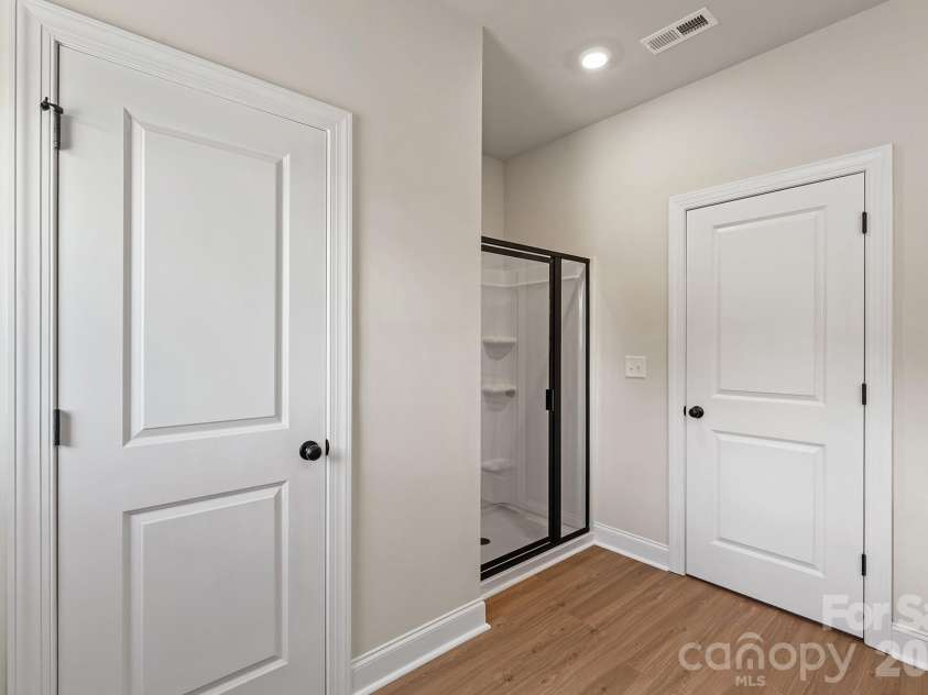8121 Cravat Court, Charlotte, NC 28215.  MLS# CAR4407702, YatesRealty ID 39917. 