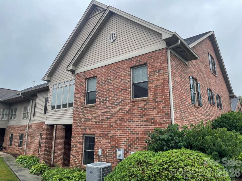 513 26th Avenue, Hickory, NC 28601.  MLS# CAR4407349, YatesRealty ID 39918. 513A Back View