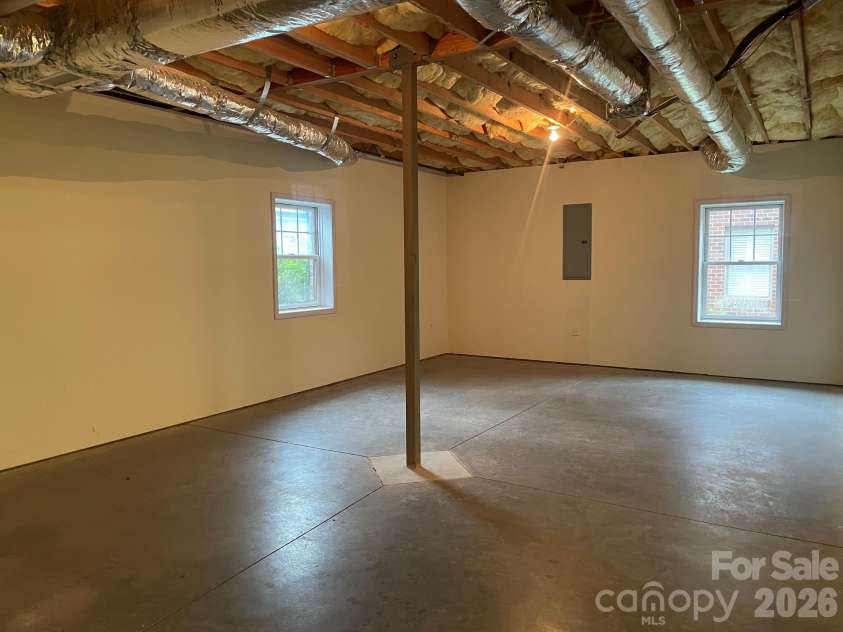 513 26th Avenue, Hickory, NC 28601.  MLS# CAR4407349, YatesRealty ID 39918. 513A Basement