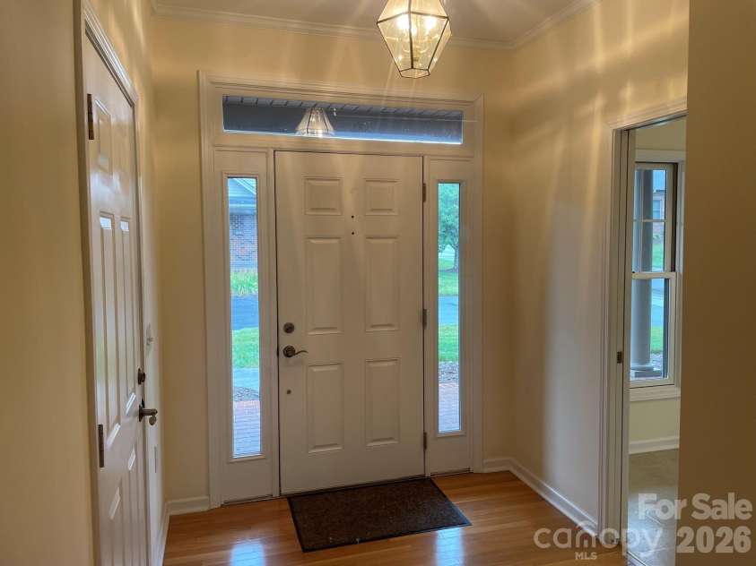 513 26th Avenue, Hickory, NC 28601.  MLS# CAR4407349, YatesRealty ID 39918. 513A Foyer