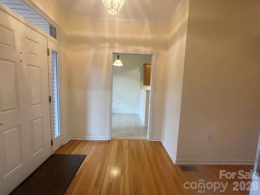 513 26th Avenue, Hickory, NC 28601.  MLS# CAR4407349, YatesRealty ID 39918. 513A Foyer
