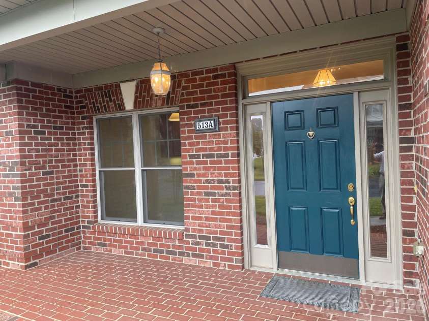 513 26th Avenue, Hickory, NC 28601.  MLS# CAR4407349, YatesRealty ID 39918. 513A Front Porch