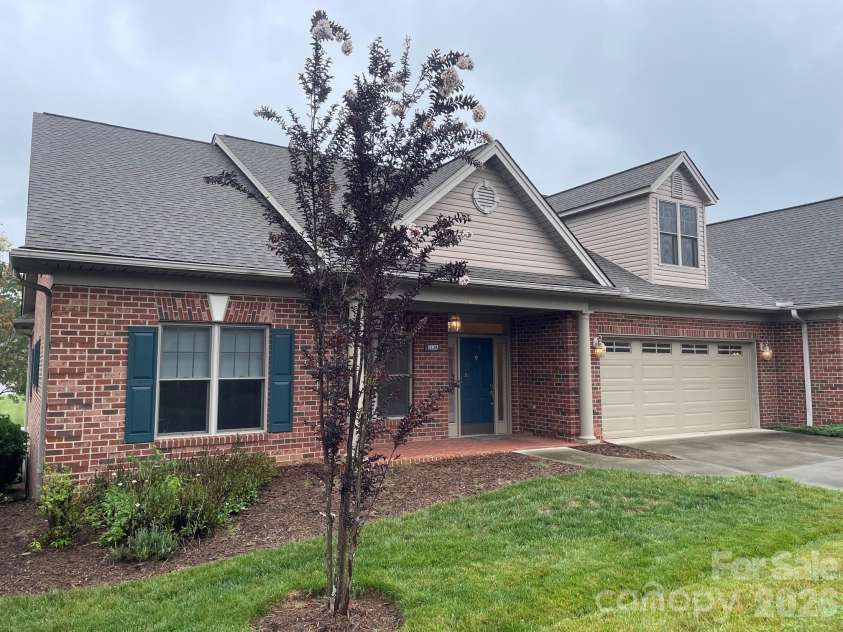 513 26th Avenue, Hickory, NC 28601.  MLS# CAR4407349, YatesRealty ID 39918. 513A Front View
