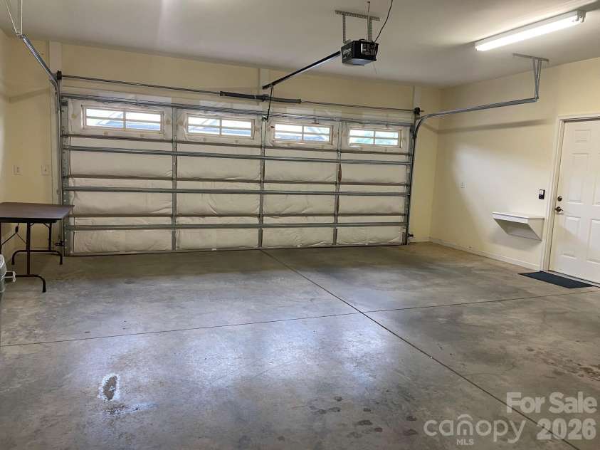 513 26th Avenue, Hickory, NC 28601.  MLS# CAR4407349, YatesRealty ID 39918. 513A Garage
