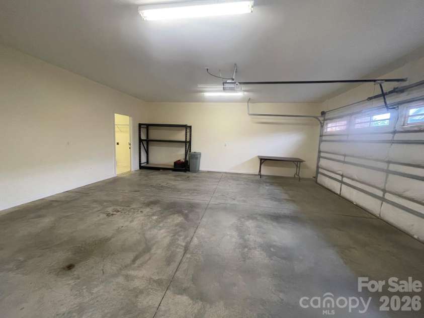 513 26th Avenue, Hickory, NC 28601.  MLS# CAR4407349, YatesRealty ID 39918. 513A Garage