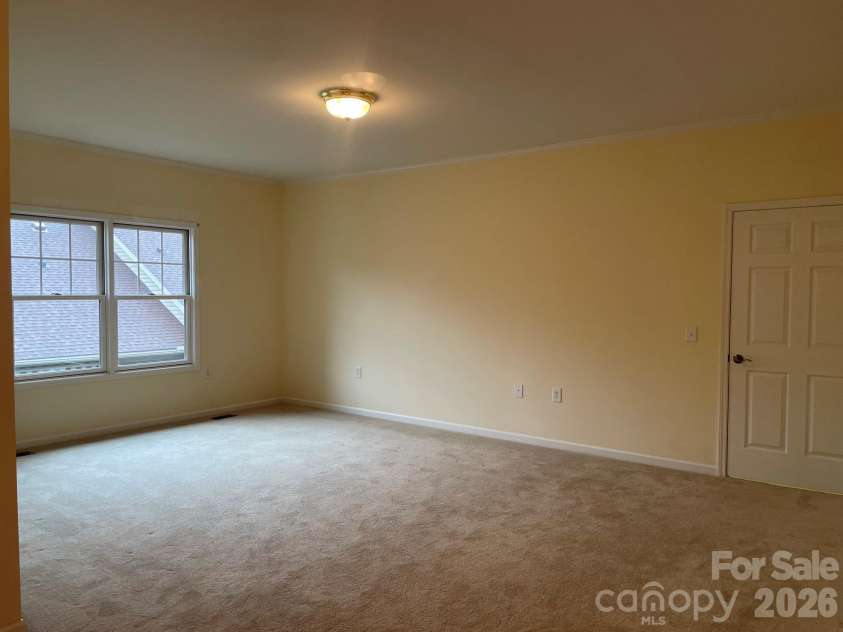 513 26th Avenue, Hickory, NC 28601.  MLS# CAR4407349, YatesRealty ID 39918. 513A Great Room