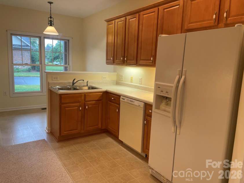 513 26th Avenue, Hickory, NC 28601.  MLS# CAR4407349, YatesRealty ID 39918. 513A Kitchen