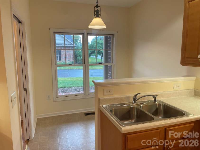 513 26th Avenue, Hickory, NC 28601.  MLS# CAR4407349, YatesRealty ID 39918. 513A Kitchen