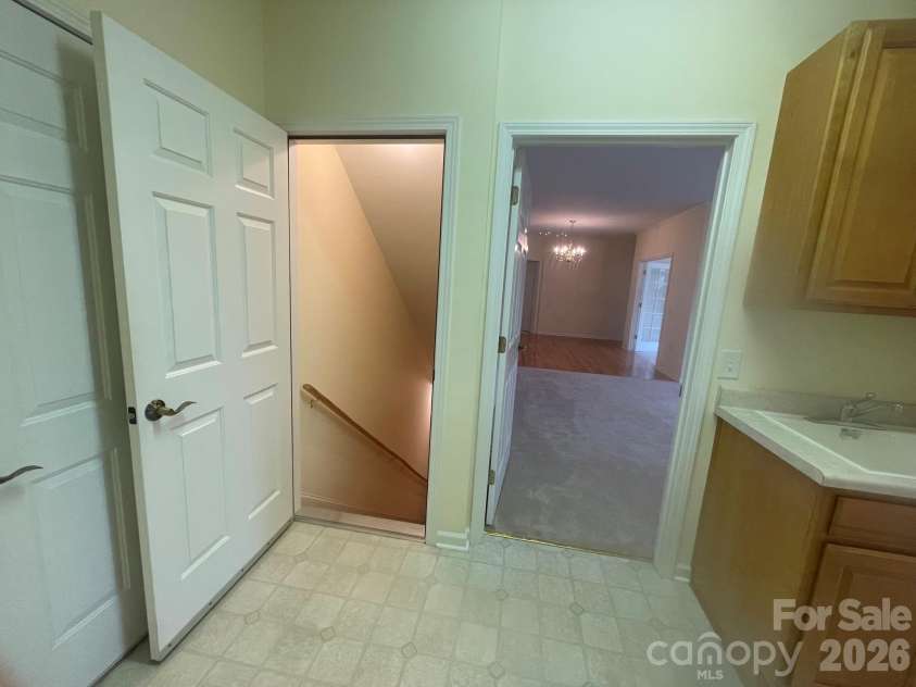 513 26th Avenue, Hickory, NC 28601.  MLS# CAR4407349, YatesRealty ID 39918. 513A Laundry Rm