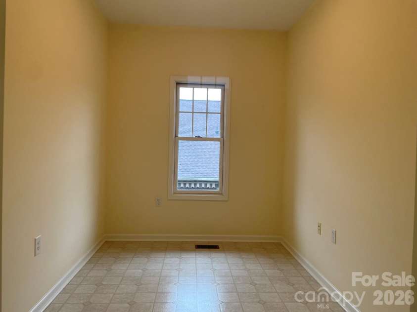 513 26th Avenue, Hickory, NC 28601.  MLS# CAR4407349, YatesRealty ID 39918. 513A Office/Craft Rm