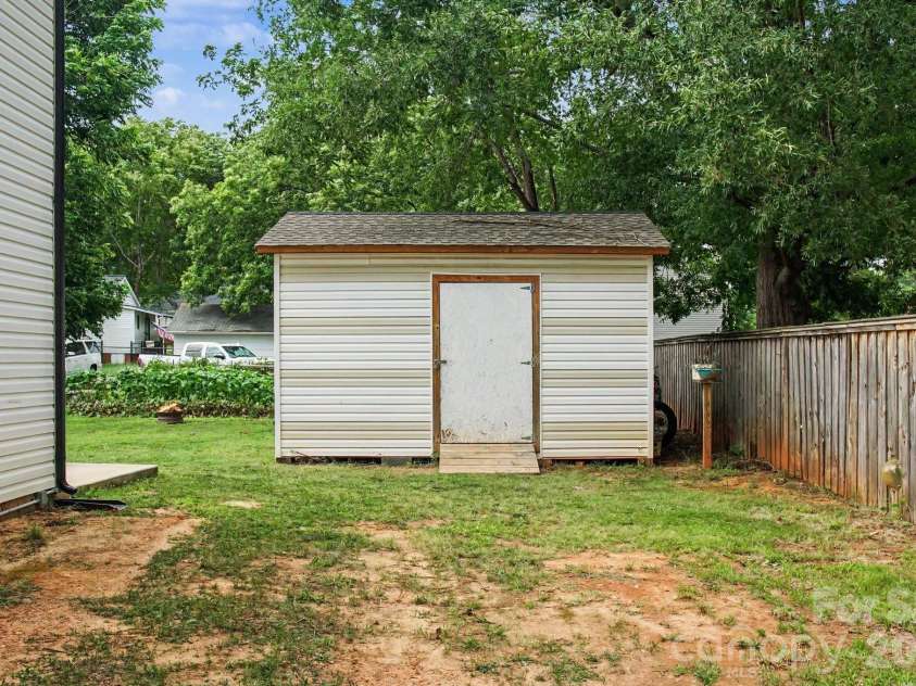 185 Coley Street, Kannapolis, NC 28083.  MLS# CAR4405492, YatesRealty ID 39919. 