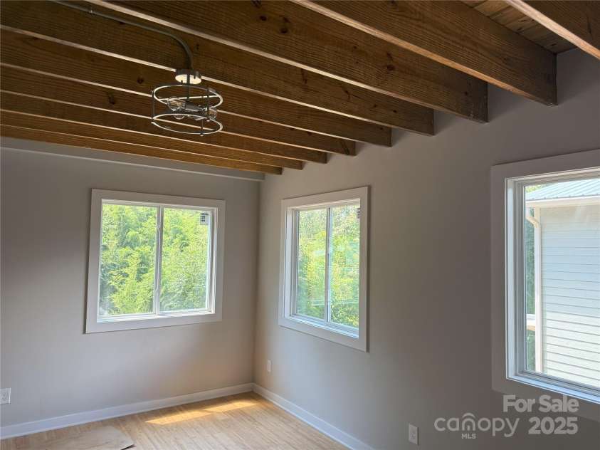 1 Freeport Lane, Asheville, NC 28806.  MLS# CAR4310617, YatesRealty ID 3992. 