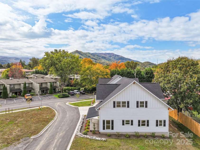 15 Riemar Lane, Waynesville, NC 28786.  MLS# CAR4306144, YatesRealty ID 3992. 