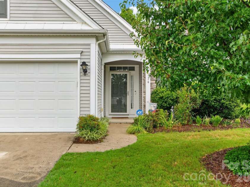 9114 Beaver Brook Way, Charlotte, NC 28277.  MLS# CAR4407536, YatesRealty ID 39920. 