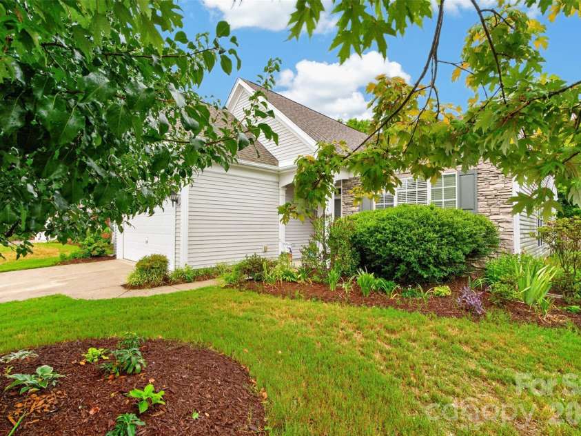 9114 Beaver Brook Way, Charlotte, NC 28277.  MLS# CAR4407536, YatesRealty ID 39920. 