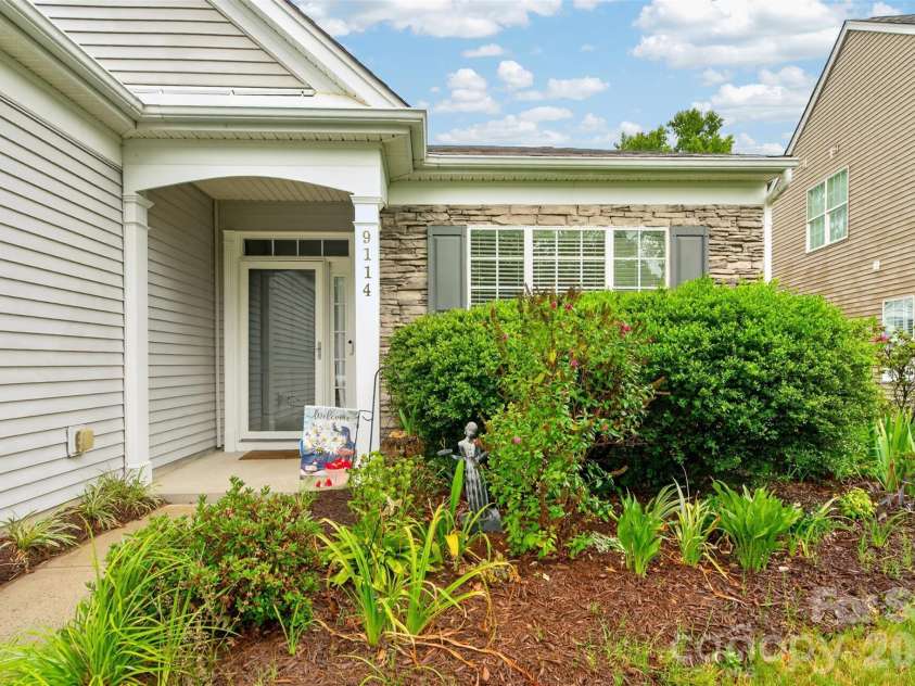 9114 Beaver Brook Way, Charlotte, NC 28277.  MLS# CAR4407536, YatesRealty ID 39920. 