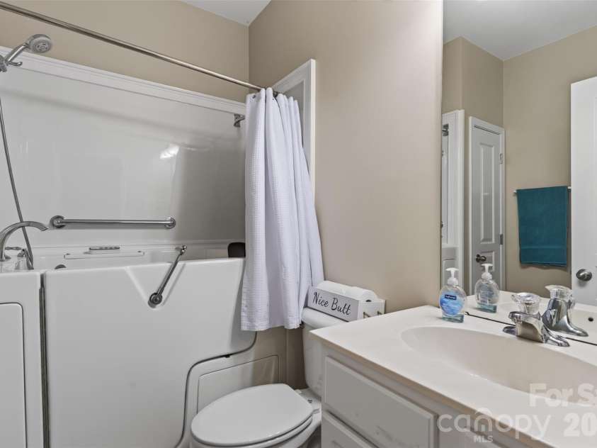 9114 Beaver Brook Way, Charlotte, NC 28277.  MLS# CAR4407536, YatesRealty ID 39920. 