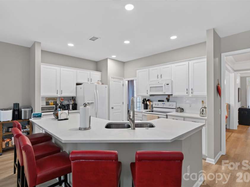 9114 Beaver Brook Way, Charlotte, NC 28277.  MLS# CAR4407536, YatesRealty ID 39920. 