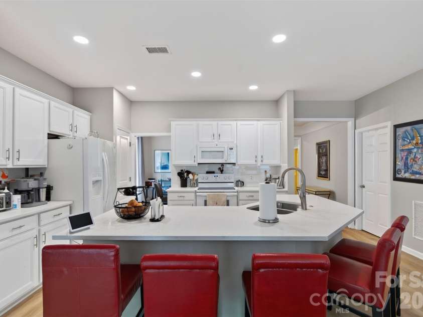 9114 Beaver Brook Way, Charlotte, NC 28277.  MLS# CAR4407536, YatesRealty ID 39920. 