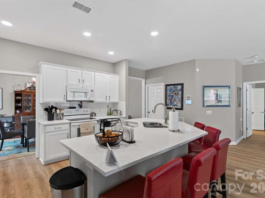 9114 Beaver Brook Way, Charlotte, NC 28277.  MLS# CAR4407536, YatesRealty ID 39920. 