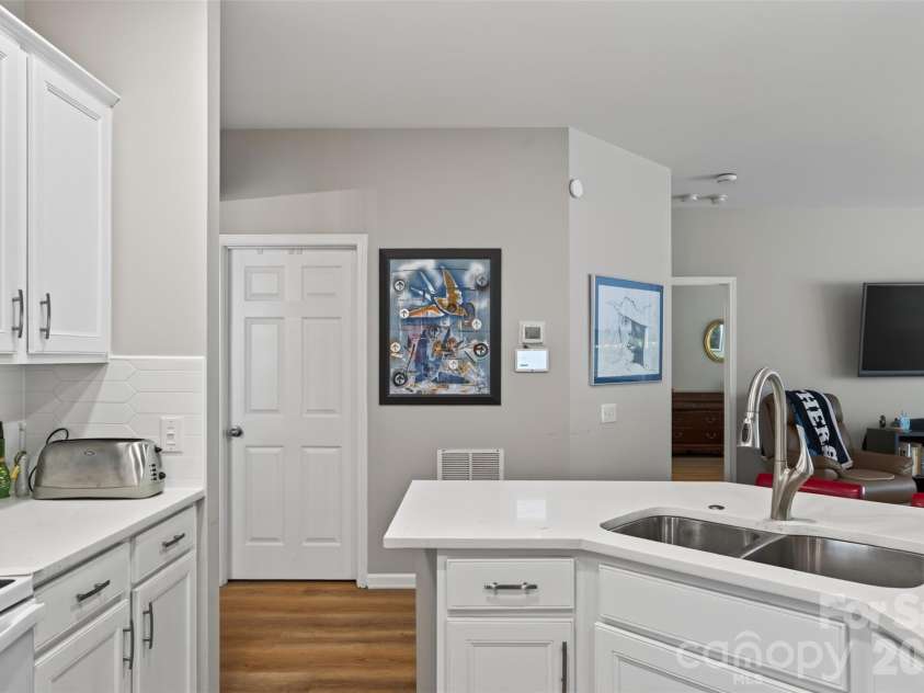 9114 Beaver Brook Way, Charlotte, NC 28277.  MLS# CAR4407536, YatesRealty ID 39920. 