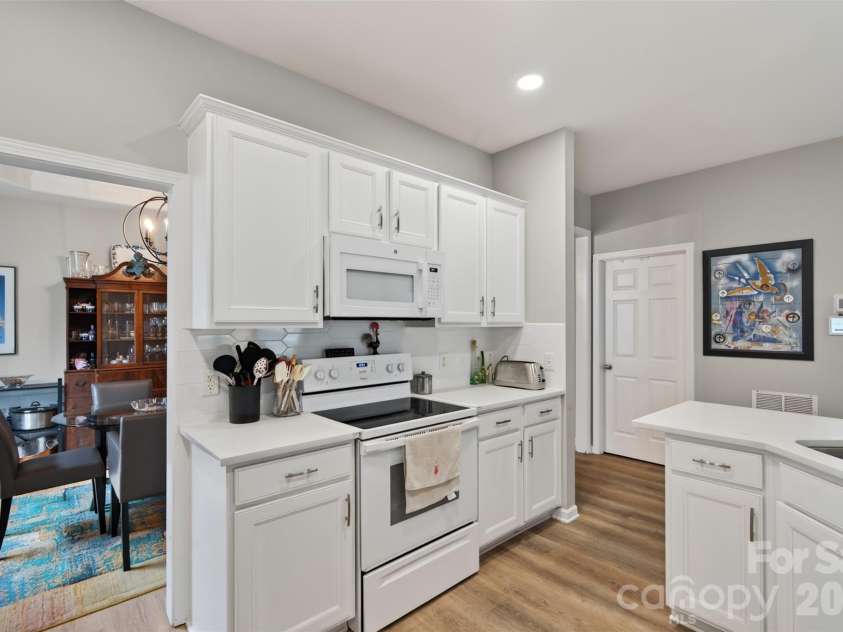9114 Beaver Brook Way, Charlotte, NC 28277.  MLS# CAR4407536, YatesRealty ID 39920. 