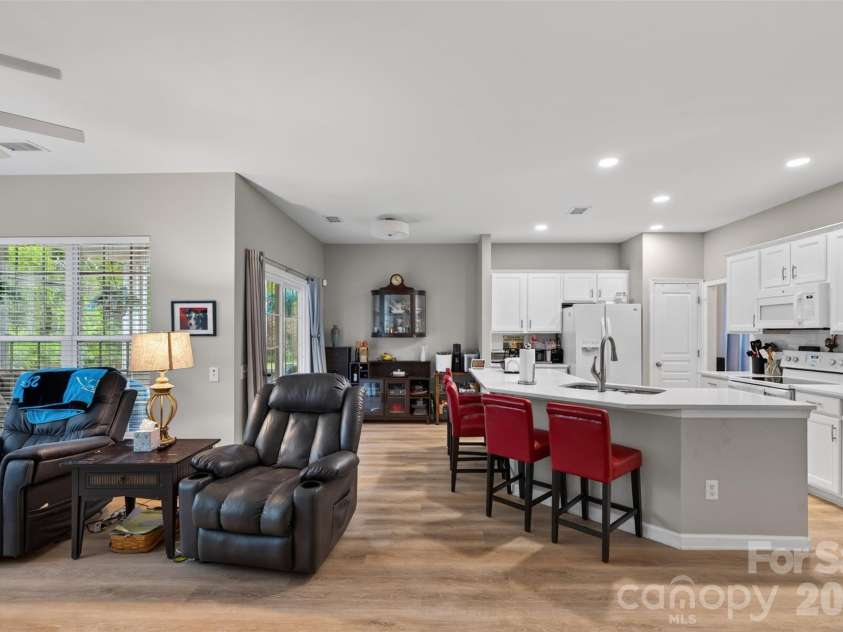 9114 Beaver Brook Way, Charlotte, NC 28277.  MLS# CAR4407536, YatesRealty ID 39920. 