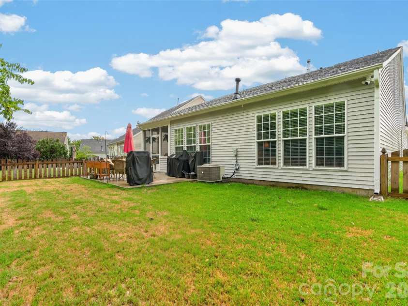 9114 Beaver Brook Way, Charlotte, NC 28277.  MLS# CAR4407536, YatesRealty ID 39920. 