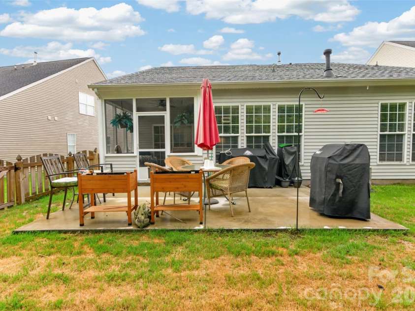 9114 Beaver Brook Way, Charlotte, NC 28277.  MLS# CAR4407536, YatesRealty ID 39920. 