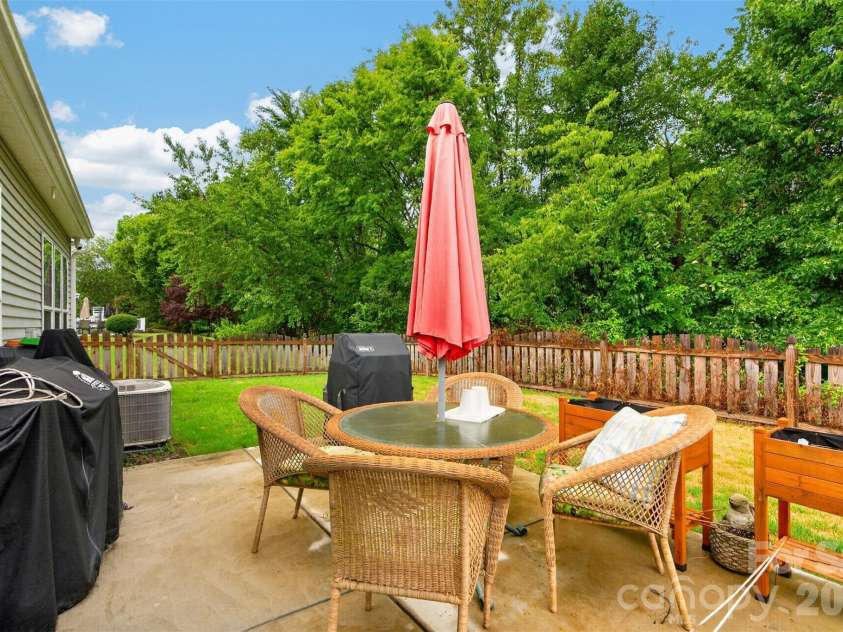 9114 Beaver Brook Way, Charlotte, NC 28277.  MLS# CAR4407536, YatesRealty ID 39920. 