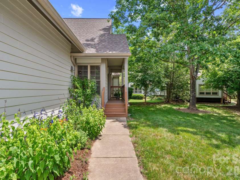 62 Pinnacle Point, Asheville, NC 28805.  MLS# CAR4403361, YatesRealty ID 39922. 