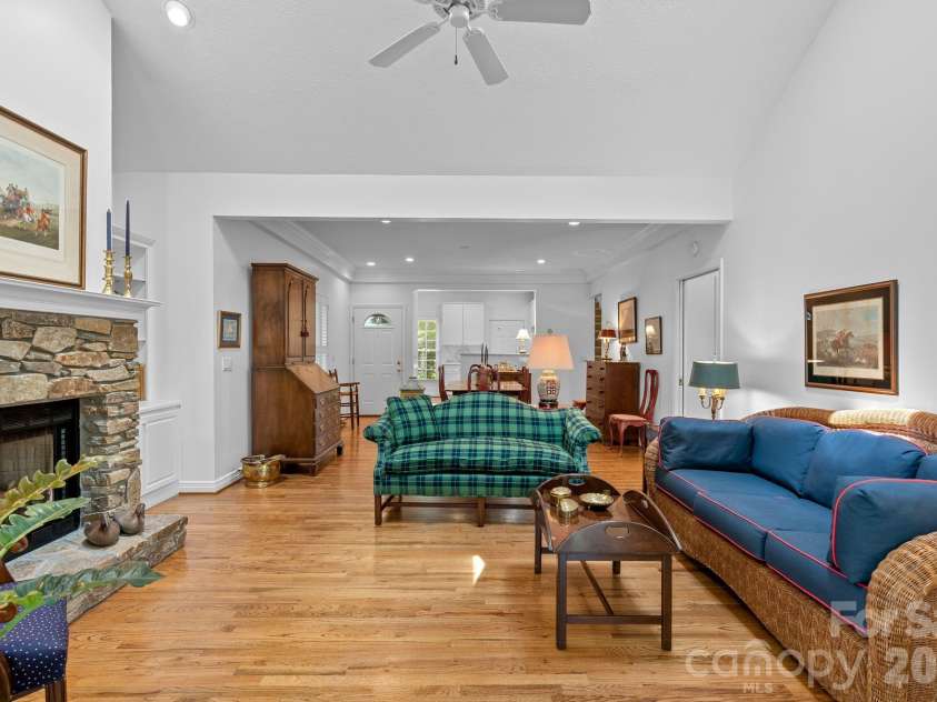 62 Pinnacle Point, Asheville, NC 28805.  MLS# CAR4403361, YatesRealty ID 39922. 