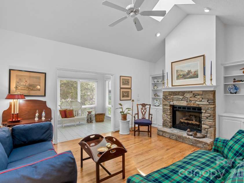 62 Pinnacle Point, Asheville, NC 28805.  MLS# CAR4403361, YatesRealty ID 39922. 