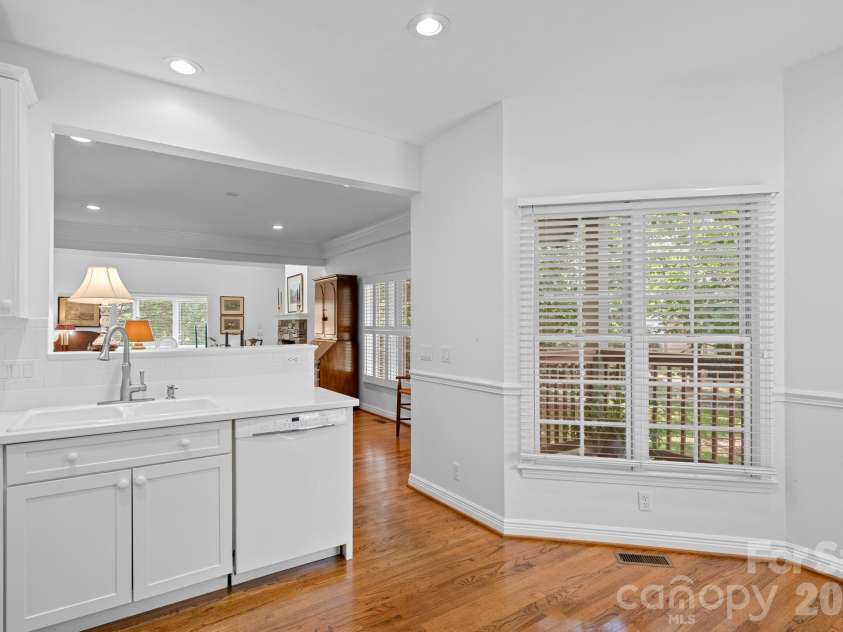 62 Pinnacle Point, Asheville, NC 28805.  MLS# CAR4403361, YatesRealty ID 39922. 